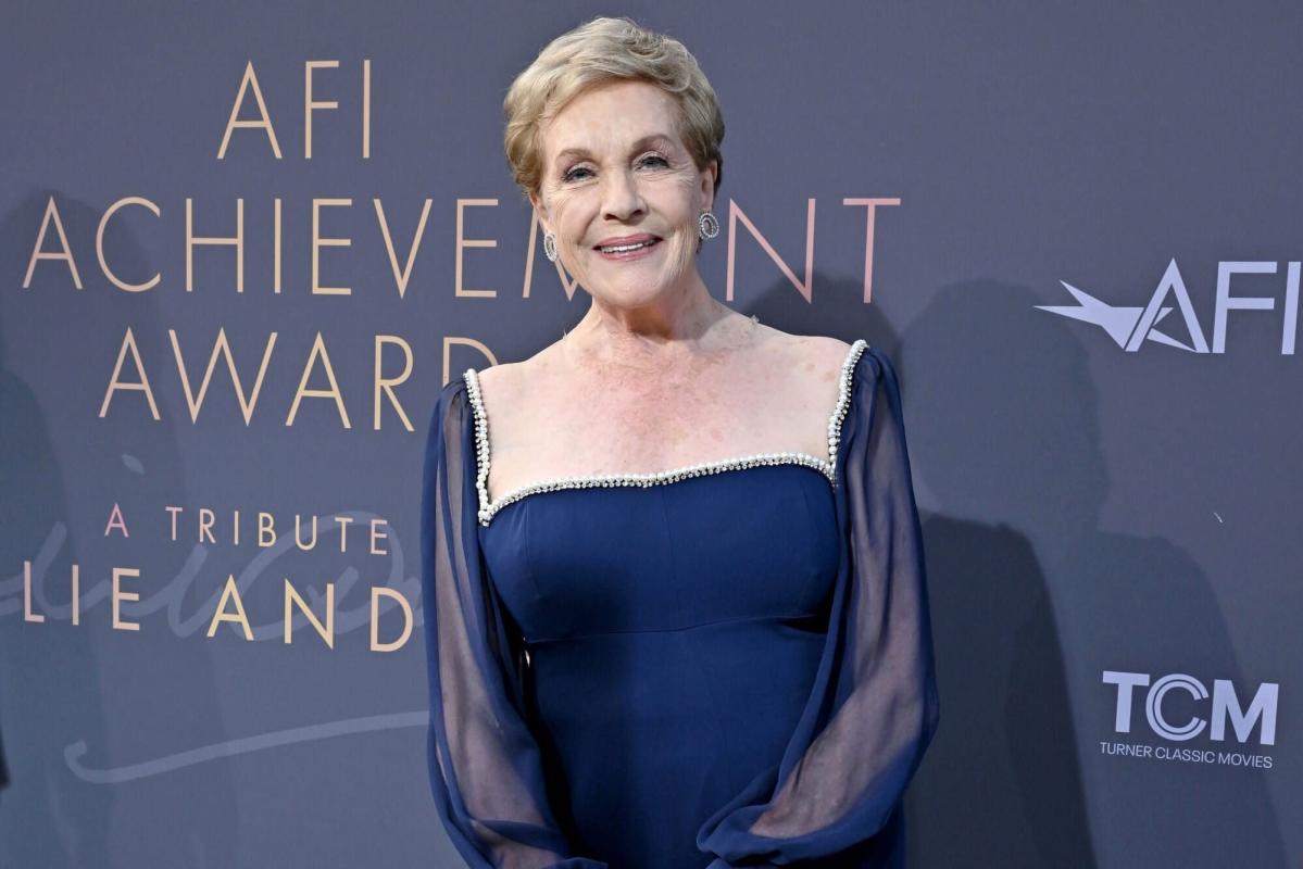 Image of Julie Andrews on the red carpet.